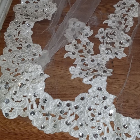 Wedding Dress - Picture 5 of 8